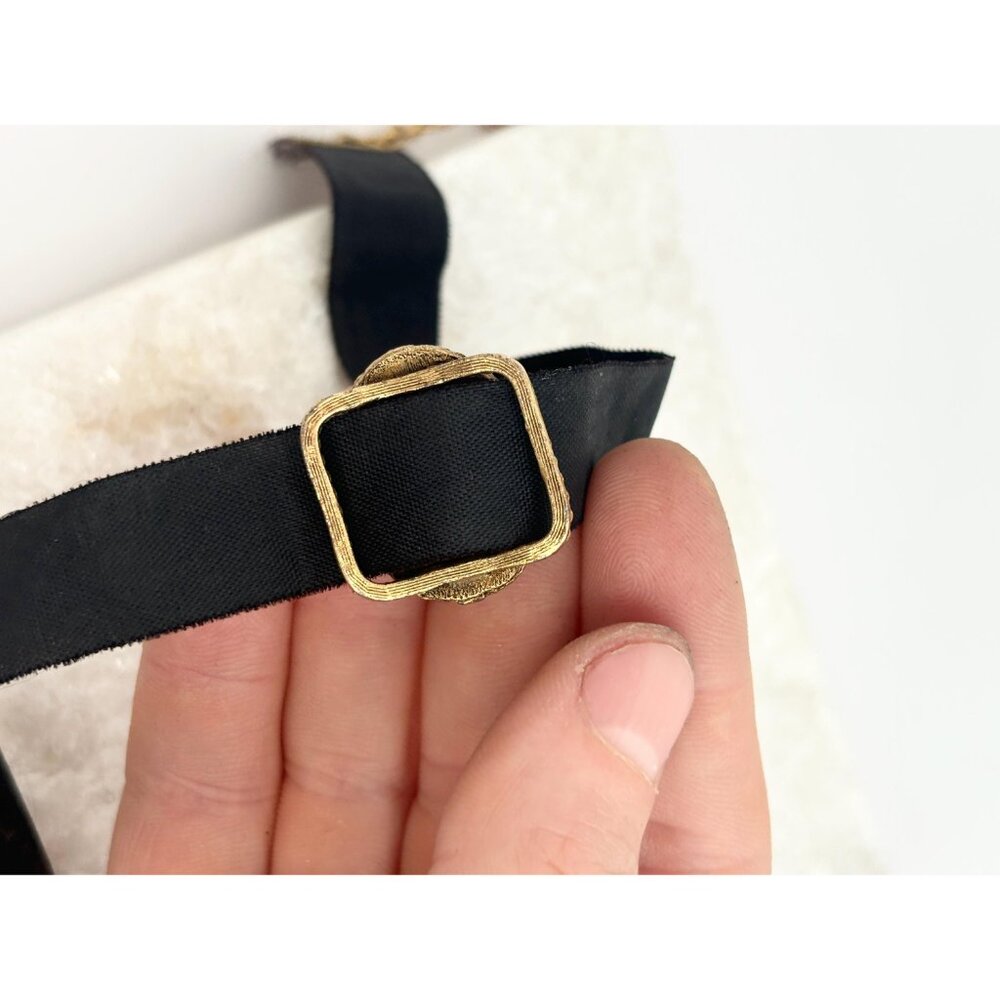 Victorian Style Velour Choker w/ Cameo Blue, Gold & White Toned Necklace - Picture 9 of 9